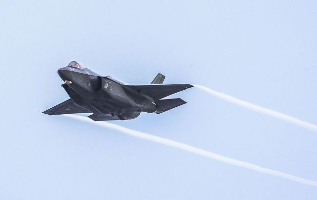 Norwegische F-35-Jets identifizieren russisches Aufklärungsflugzeug Il-20 über der Barentssee F-35-Abfangmission: Norwegische Kampfjets durchbrechen Schallmauer, um russisches Il-20-Spionageflugzeug zu identifizieren