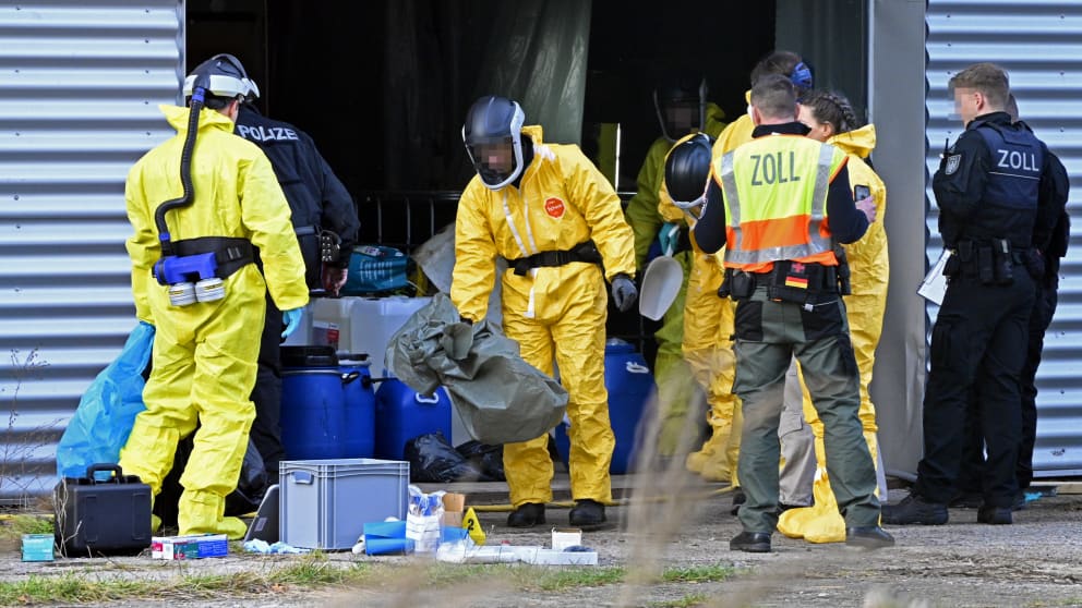 In Brandenburg wird das größte Drogenlabor der Region entdeckt Riesiges Drogenlabor in Brandenburg entdeckt: Zwei Festnahmen und Tonnen Chemikalien