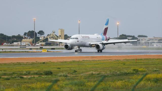 Überraschende Drohnensichtungen erstmals im spanischen Luftraum – Betrieb am Flughafen Mallorca gestoppt Unbekannte Drohnen über Mallorca: Flughafen Palma de Mallorca vorübergehend geschlossen – erstmals Drohnensichtung im spanischen Luftraum