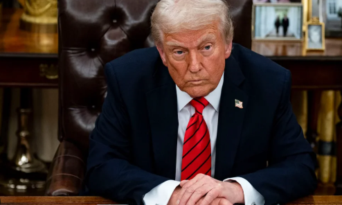 Trump plant, ab dem 1. November 2025 neue 100-prozentige Zölle auf China sowie Exportkontrollen einzuführen. Donald Trump ist der Präsident der USA