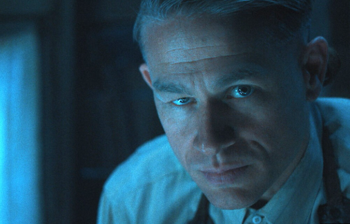 Monster. The Ed Gein Story: Charlie Hunnam – die wichtigsten Filme und Fernsehserien die ihn zum Star machten „Monster. Die Ed Gein Story“