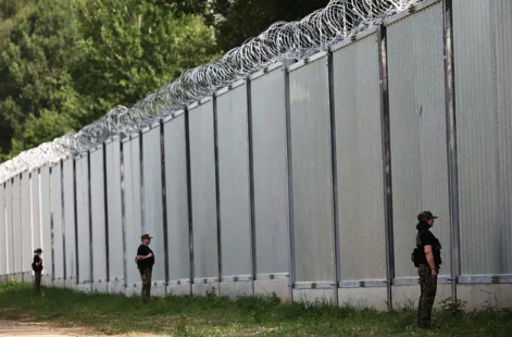 Polen entdeckt Tunnel unter der Grenze zu Weißrussland – ein Versuch illegaler Einwanderer, nach Europa zu gelangen Die Grenze zwischen Polen und Weißrussland