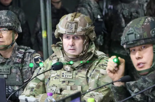 US-General gibt zu, dass er ChatGPT für militärische Entscheidungen nutzt – hier ist, warum es die Armee verändert Generäle wenden sich an ChatGPT, um Hilfe zu erhalten
