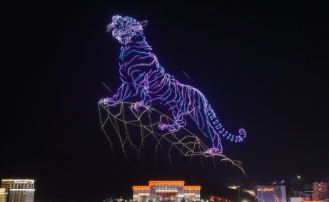 China versetzt die Welt in Erstaunen: 16.000 Drohnen sorgen für eine grandiose Lichtshow China veranstaltete die größte Drohnenshow der Geschichte