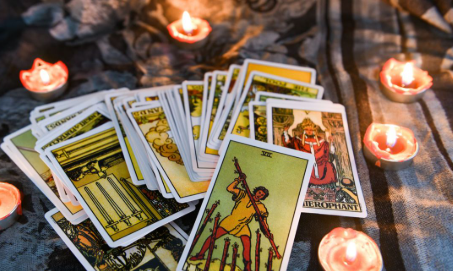 Was Tarotkarten für den 22. Oktober 2025 versprechen: einen Tag der Harmonie, Entscheidungen und neuer Möglichkeiten Tarotkartenhoroskop