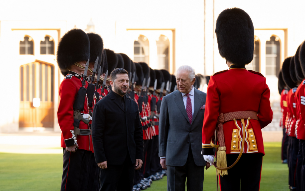 Selenskyj auf Schloss Windsor: eine feierliche Audienz bei König Charles Der britische Monarch hielt heute ein offizielles Treffen mit dem ukrainischen Präsidenten Wolodymyr Selenskyj ab