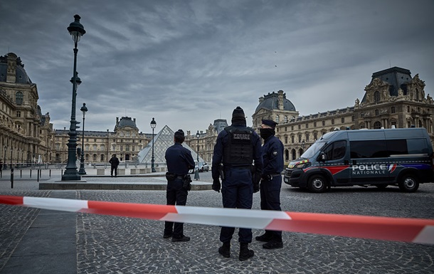Festnahmen im Louvre-Fall: Fünf weitere Verdächtige und Suche nach gestohlenem Schmuck Die Pariser Staatsanwältin Laure Becqueau gab neue Verhaftungen im aufsehenerregenden Fall des Louvre-Raubs bekannt.