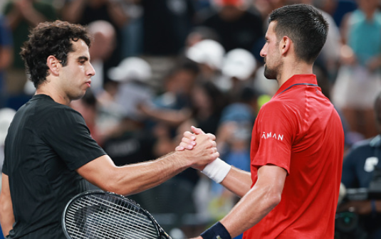 Novak Djokovic erreicht das ATP-1000-Viertelfinale in Shanghai Novak Djokovic, serbischer Tennisspieler
