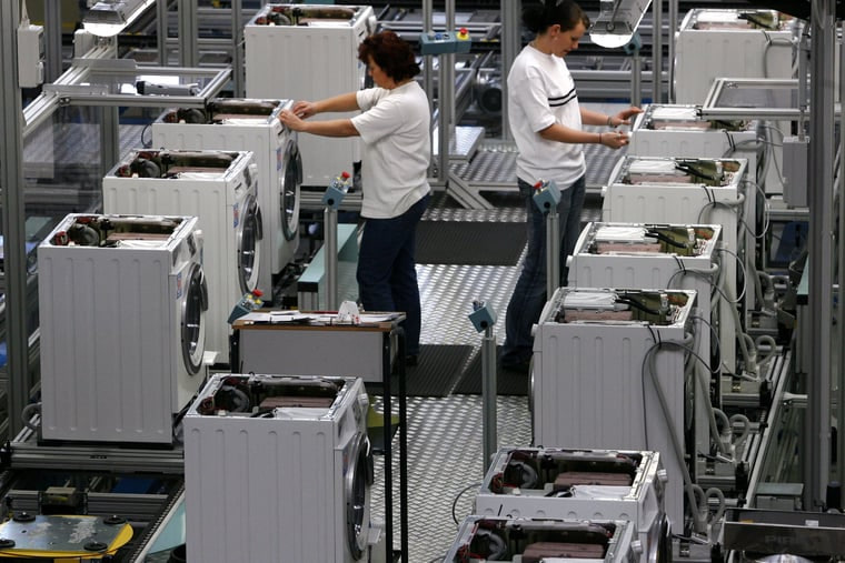 Bosch-Tochter BSH schließt zwei Werke in Deutschland – 1400 Jobs stehen auf dem Spiel BSH schließt Werke in Bretten und Nauen: 1400 Arbeitsplätze fallen weg