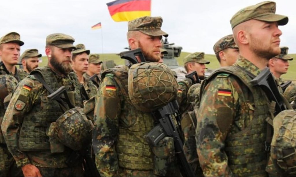 Bundestags-Verteidigungsausschusschef fordert allgemeine Wehrpflicht Der Vorsitzende des Verteidigungsausschusses des Bundestages fordert die bundesweite Wehrpflicht.