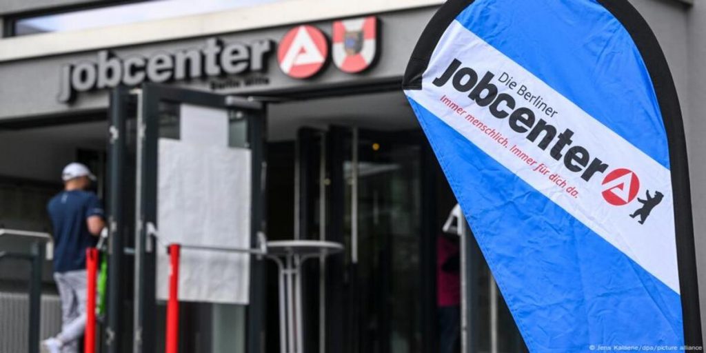 Deutschland testet verpflichtende Arbeit für arbeitslose Jugendliche: Pilotprojekt in Thüringen gestartet Arbeitsvermittlungszentren