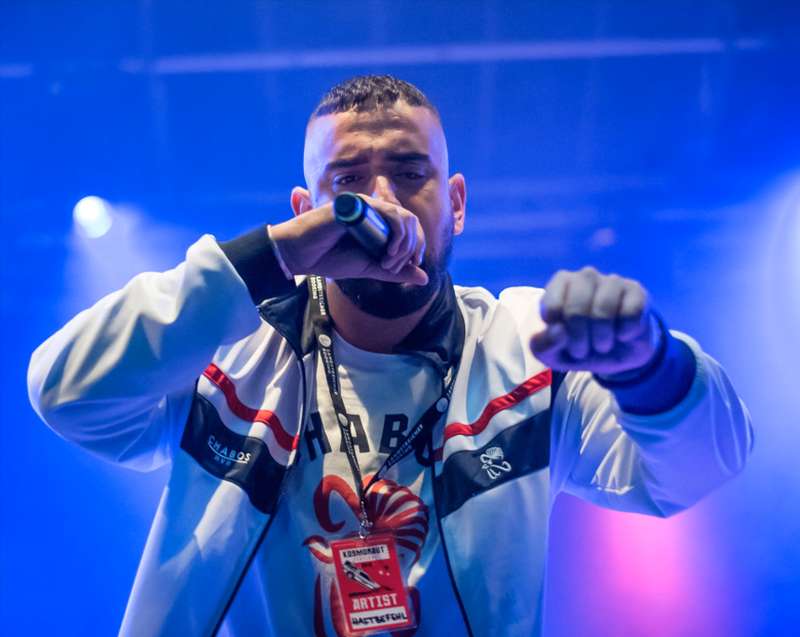 Deutschlands Zerrbild im Spiegel eines Rappers: Wie der Haftbefehl-Film alte Fragen neu öffnet Netflix-Dokumentation über Haftbefehl entfacht Debatte über Stadtbild und Zugehörigkeit in Deutschland