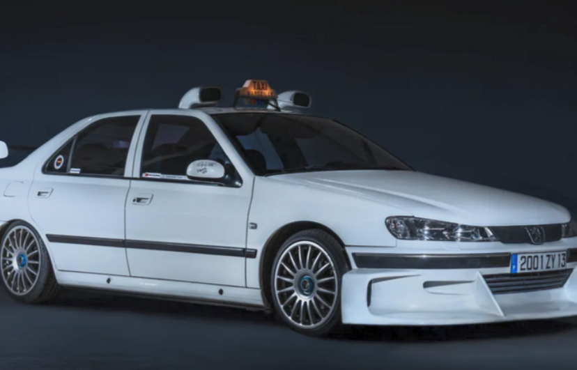 „Fast and Furious“, „Taxi“, „Batman“ – legendäre Filmautos werden in der Movie Cars Collection in Paris versteigert. Peugeot 406 aus dem Film "Taxi".