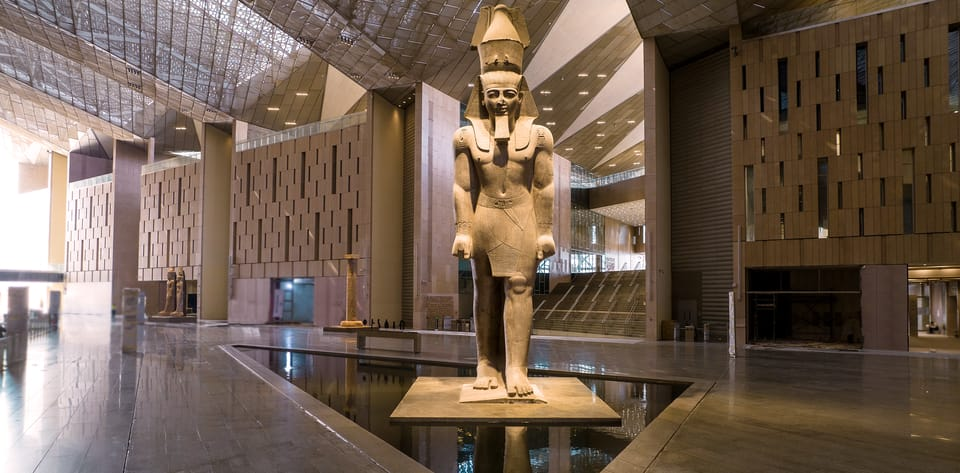 Das Giza-Museum, dessen Bau über 20 Jahre dauerte, öffnet seine Pforten für Touristen. Das Große Ägyptische Museum öffnet offiziell am 1. November 2025 seine Pforten für Besucher.