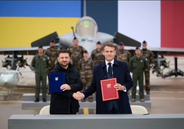 Selenskyj unterzeichnete in Frankreich einen Vertrag über 100 Rafale-Kampfjets und nannte den Grund für diese Großbestellung. Die Ukraine bestellte am 17. November 100 Rafale-Kampfjets bei Frankreich – Selenskyj erläuterte den Zweck