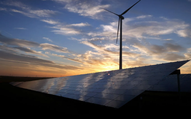 Die Grünen bringen auf dem Parteitag in Hannover den Solarbonus ein, um im Sommer dank Solarüberschüssen niedrigere Netzgebühren zu ermöglichen Grüne stellen am 30. November in Hannover den Solarbonus vor – günstiger Strom im Sommer