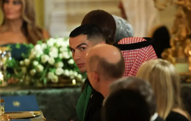 Am 19. November war Cristiano Ronaldo zu Gast im Weißen Haus und machte ein Selfie mit Musk und Trump. Ronaldo besuchte am 19. November das Weiße Haus – Selfie mit Musk und Trump