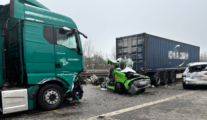 Wintersturm in Deutschland: Schnee und Glätte verursachen Chaos – mehrere Tote und dutzende Unfälle Wintersturm in Deutschland: Schnee und Glätte führen zu tödlichen Unfällen