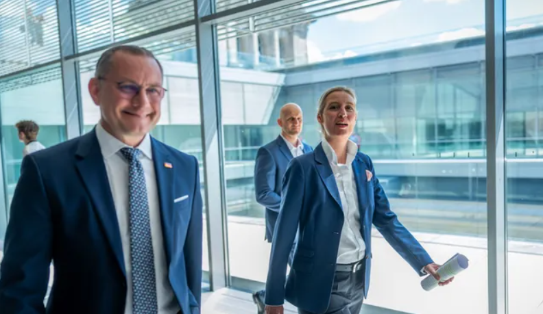 Familienunternehmer öffnen sich für AfD – scharfe Kritik an Kurswechsel und Wirtschaftsprogramm 2025 Familienunternehmer öffnen sich für AfD: Streit um Kurswechsel und Wirtschaftsprogramm 2025