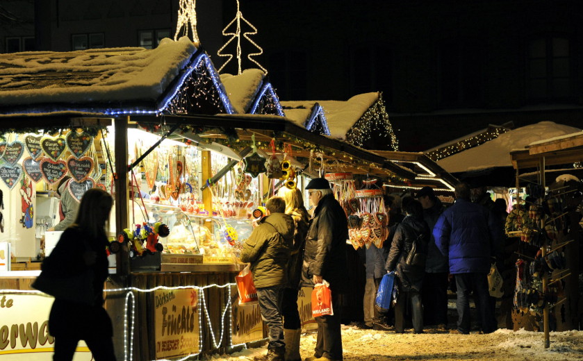 Schorndorf, 30. November: Brandanschlag auf Weihnachtsmarkt – Ermittlungen nach nächtlichem Feuer gestartet Schorndorf, 30.11.: Brandanschlag auf Weihnachtsmarkt – Polizei ermittelt