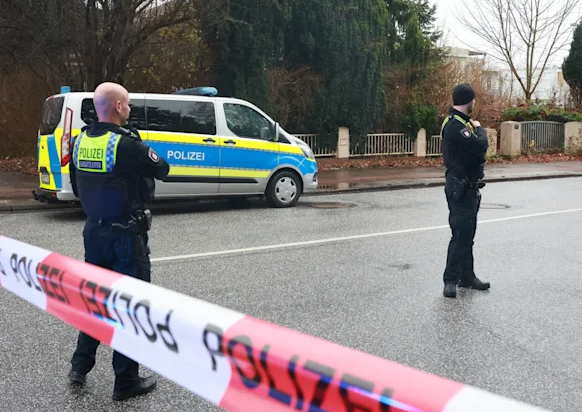 Hamburg-Stellingen: Messerangriff am Dienstag (12:15) – SEK-Einsatz, verletzter Mann, Fahndung läuft Hamburg-Stellingen: Messerangriff und SEK-Einsatz – Fahndung läuft