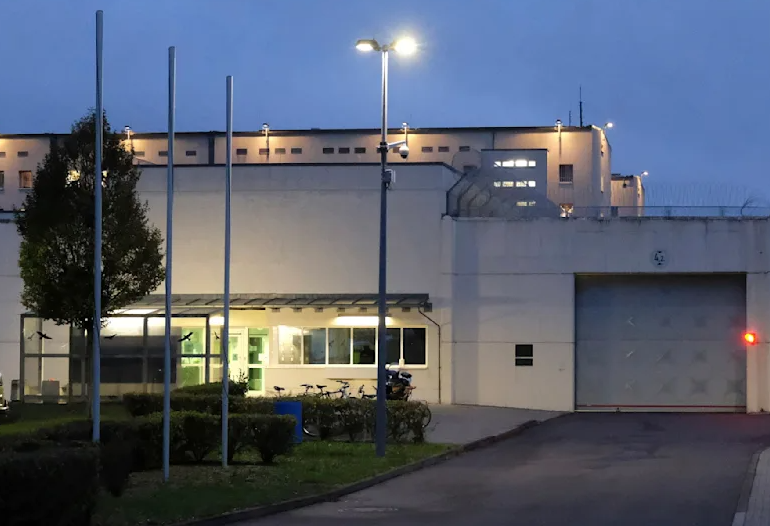 Altshausen, Baden-Württemberg: Arbeiter (53) von umkippender Webmaschine getötet – Polizei untersucht Unfallursache Altshausen: Arbeiter (53) von Webmaschine getötet – Polizei ermittelt