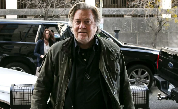 Epstein-Fotos aus dem Anwesen veröffentlicht: Steve Bannon auf brisantem Bild – was bekannt ist Epstein-Fotos veröffentlicht: Steve Bannon auf brisantem Bild | USA