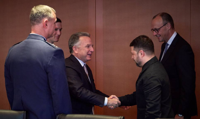 Warum Selenskyj sich weigerte, einen einseitigen Abzug der ukrainischen Streitkräfte aus dem Donbass zu diskutieren – was am 15. Dezember bekannt ist Warum Selenskyj den Abzug der ukrainischen Streitkräfte aus dem Donbass ablehnte – Details der Gespräche in Berlin