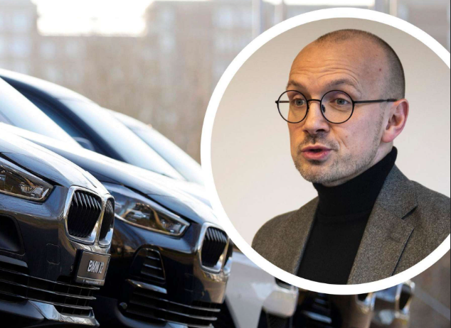 Landrat Sternberg lehnt E-Auto als Dienstwagen ab: Streit um Blackout-Argumente in Ludwigslust-Parchim Streit um Dienstwagen: Warum Landrat Sternberg ein E-Auto ablehnt