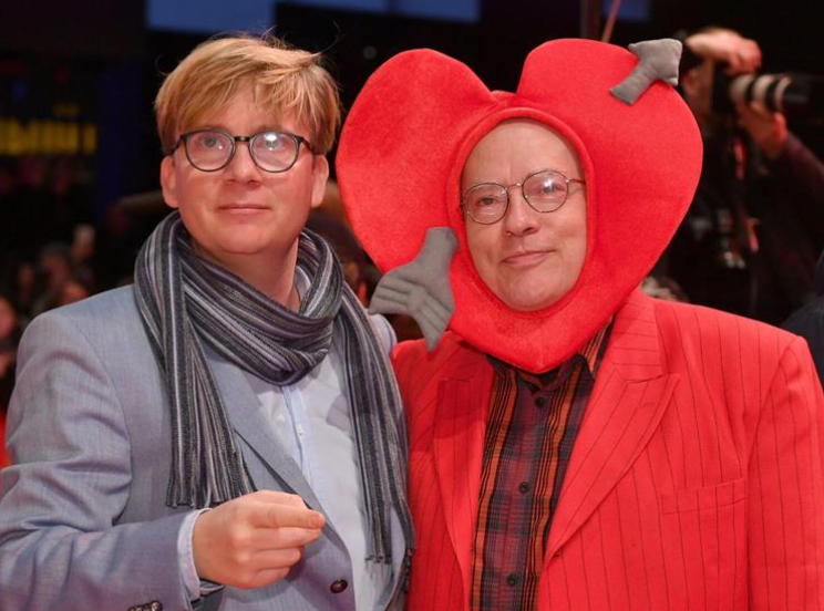 Rosa von Praunheim ist tot: Der Regisseur heiratete kurz vor seinem Tod am 12. Dezember seinen langjährigen Partner Oliver Sechting Rosa von Praunheim gestorben: Hochzeit mit Oliver Sechting kurz vor seinem Tod