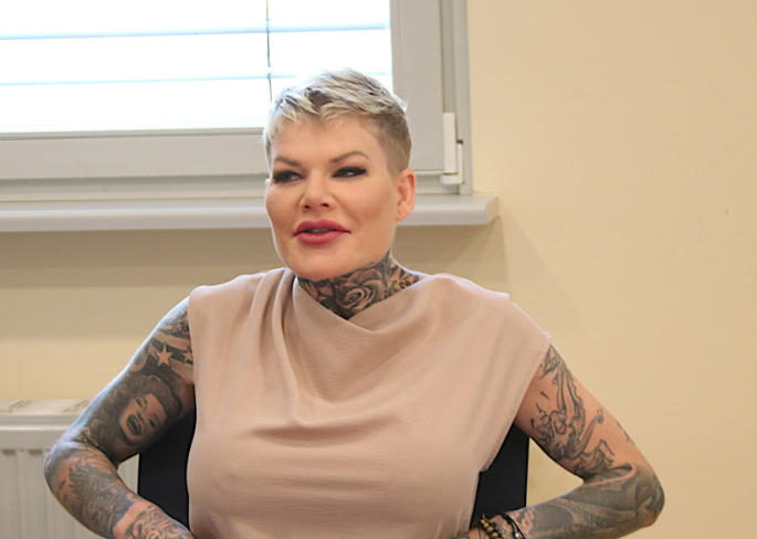 Hitlergruß-Vorwurf gegen Melanie Müller: Berufung am Landgericht Leipzig Melanie Müller vor Gericht: Berufung im Fall Leipzig 2025