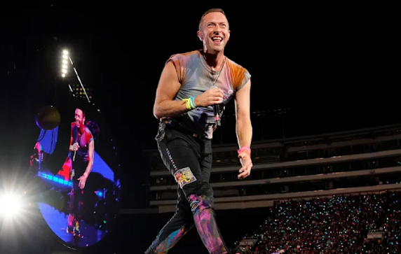 Virales Video vom Coldplay-Konzert bei Boston: Managerin spricht über Hass und Drohungen Coldplay-Konzert am 16. Juli: Virales Kiss-Cam-Video und seine Folgen