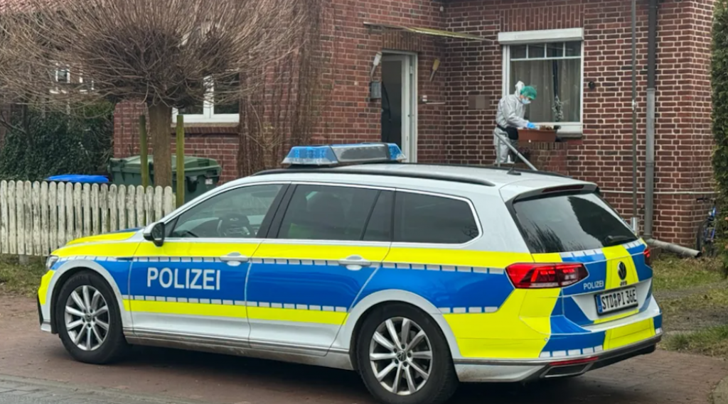 Apensen, 19. Dezember: 40-jährige vierfache Mutter erstochen – Polizei fahndet nach Ex-Partner Apensen: 40-jährige Mutter getötet – Polizei sucht Ex-Partner | 19.12.