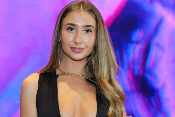OnlyFans-Star Lily Phillips ließ sich im Dezember 2025 erneut taufen — wie sie im Gespräch mit Us Weekly enthüllte. OnlyFans-Star Lily Phillips ließ sich im Dezember 2025 erneut taufen — wie sie im Gespräch mit Us Weekly enthüllte.