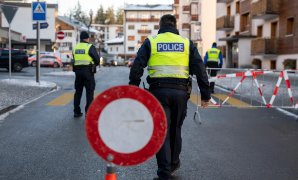 Explosion und Brand in einer Bar im Kurort Crans-Montana in der Schweiz: Dutzende Tote und über 100 Verletzte – was am 1. Januar bekannt ist Explosion und Brand in einer Bar im Kurort Crans-Montana in der Schweiz: Dutzende Tote und über 100 Verletzte – was am 1. Januar bekannt ist
